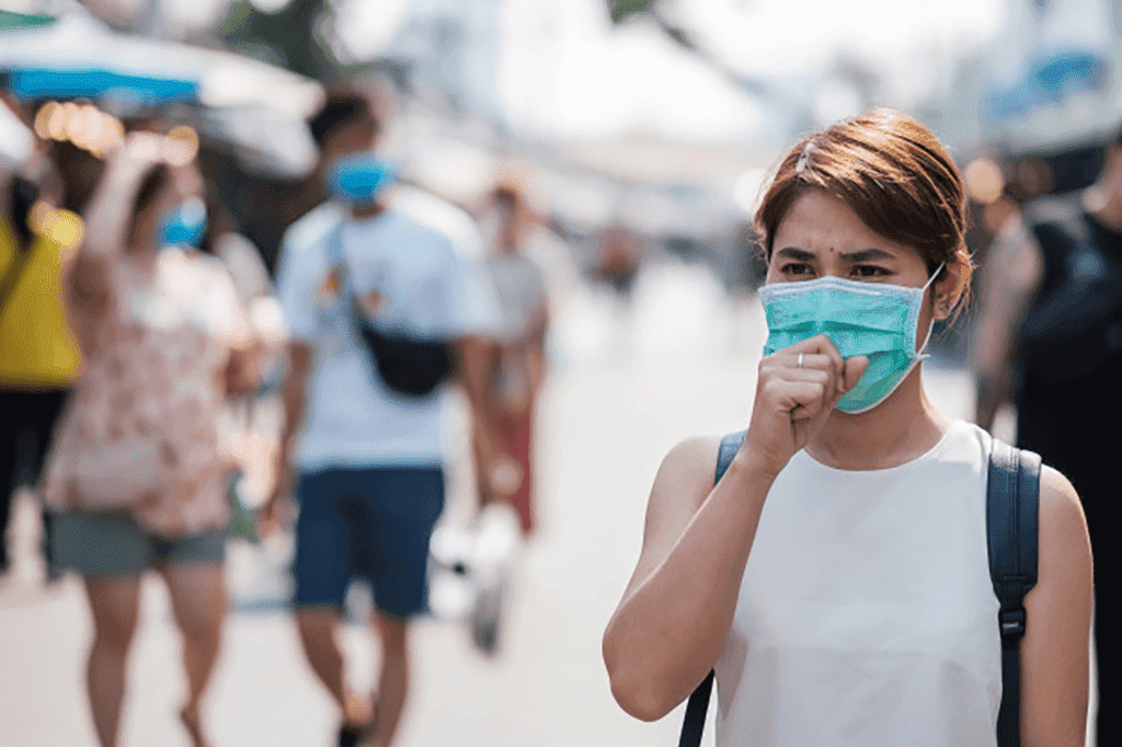 young-asian-woman-wearing-protection-mask-against-novel-coronavirus-2019-ncov-wuhan-coronavirus-chatuchak-weekend-market-landmark-popular-tourists-attractions_42256-2081.png